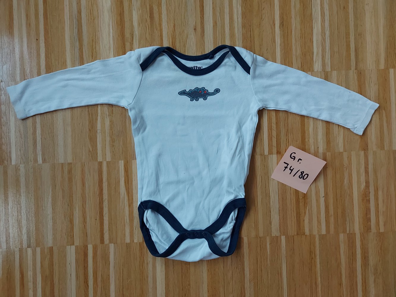 weißer Langarmbody mit Dinosaurier, Gr. 74/80