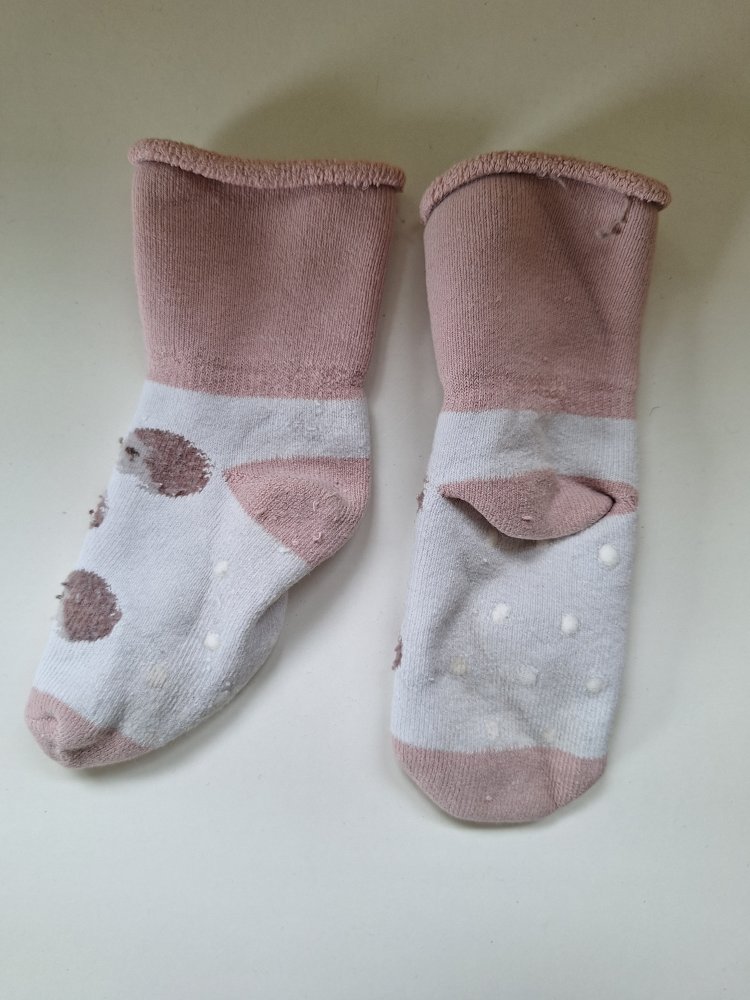 weiß-rosa Igelsöckchen / Stoppersocken