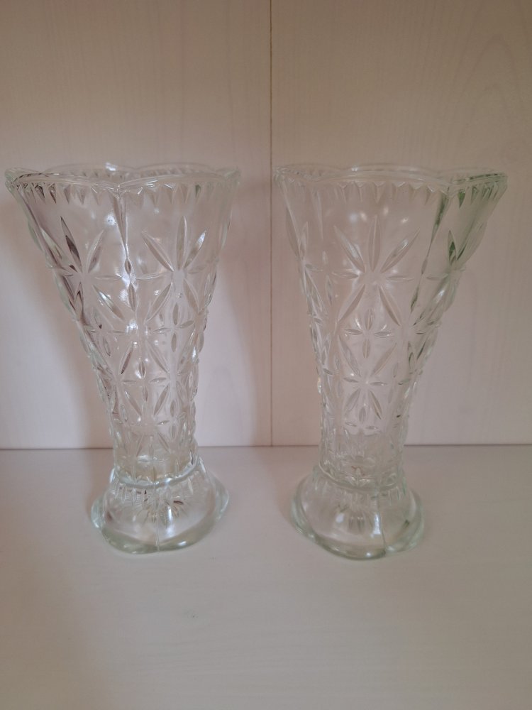 2 Glasvasen mit Schliff
