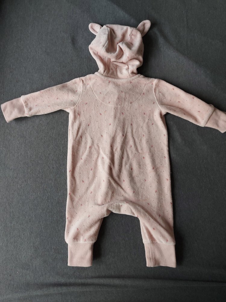 Rosa Baby-Overall mit Reißverschluss und Hasenohren, Gr. 62