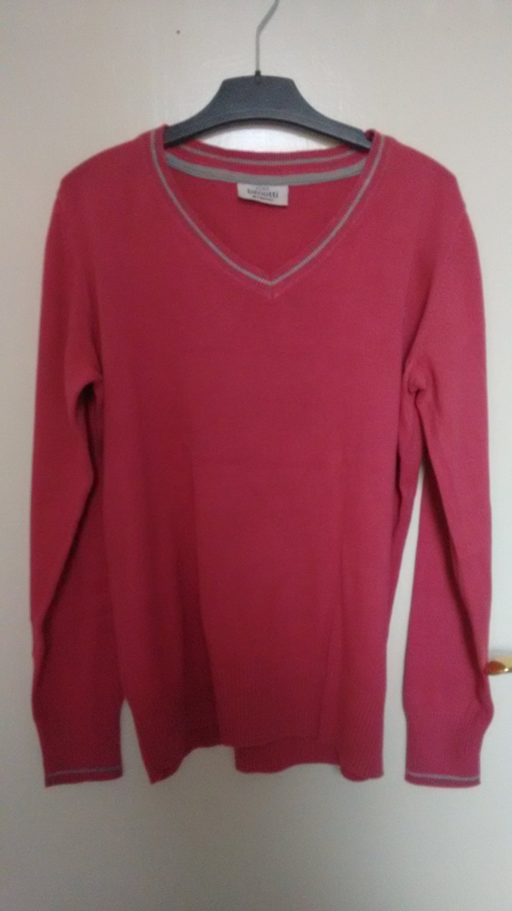 langärmliger pinker Pullover mit V-Ausschnitt Gr. M