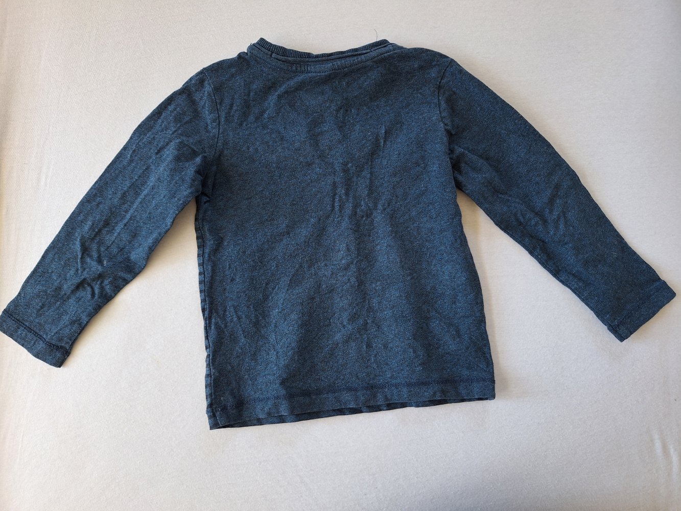 Dunkelblauer Langarmpullover 