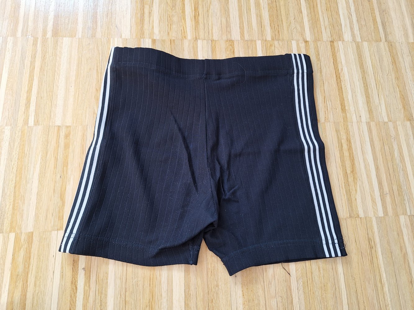 kurze schwarze Sportshorts, Gr. S