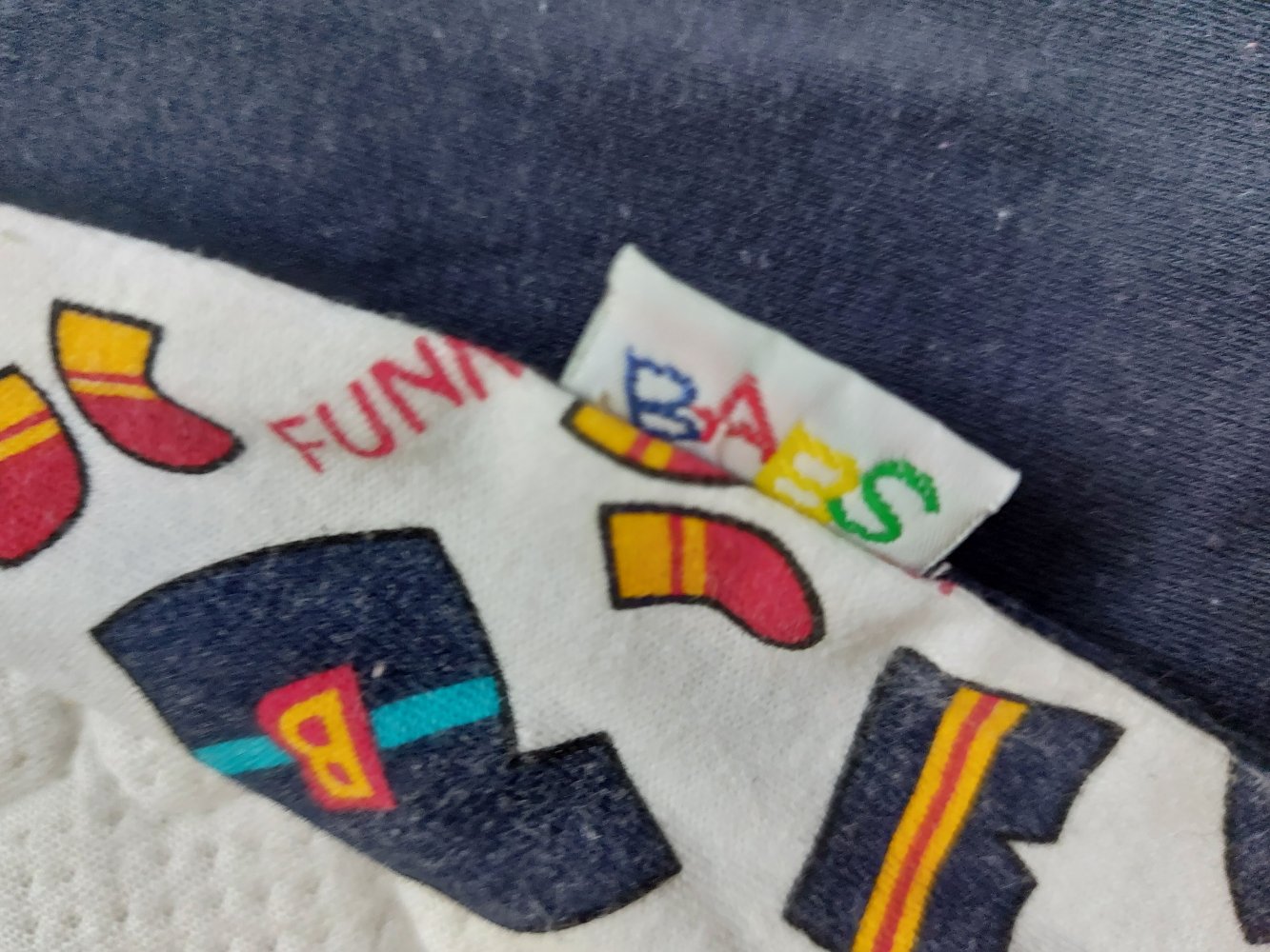 dunkelblauer Babystrampler mit Teddybärchenmotiv Gr. 62/68