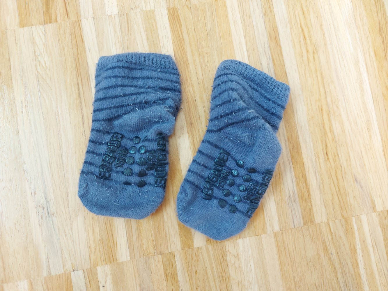 blau-gestreifte Babysocken mit Stoppernoppen von vertbaudet, Gr. 15/18