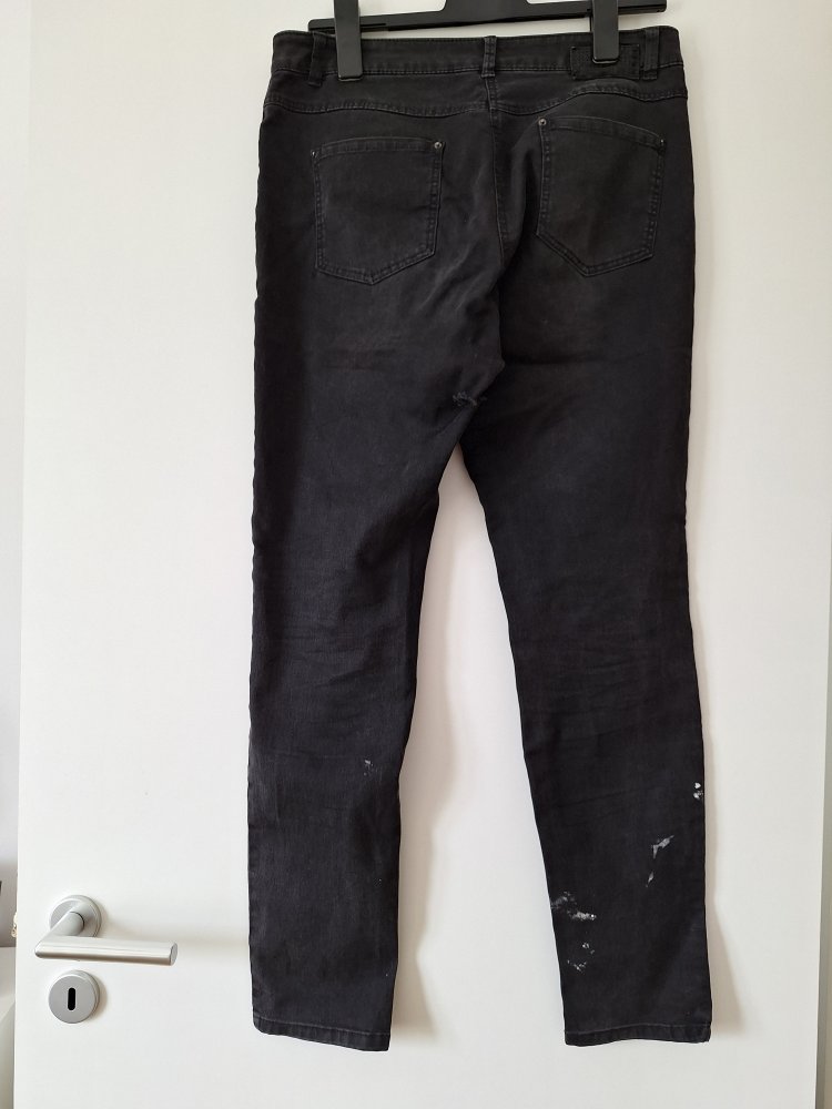 Schwarze Malerjeans, Gr. 40