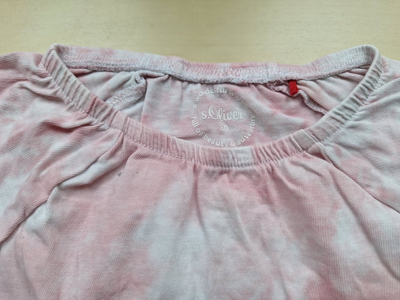 kurzärmliges rosa Batik- T-Shirt Gr. 80