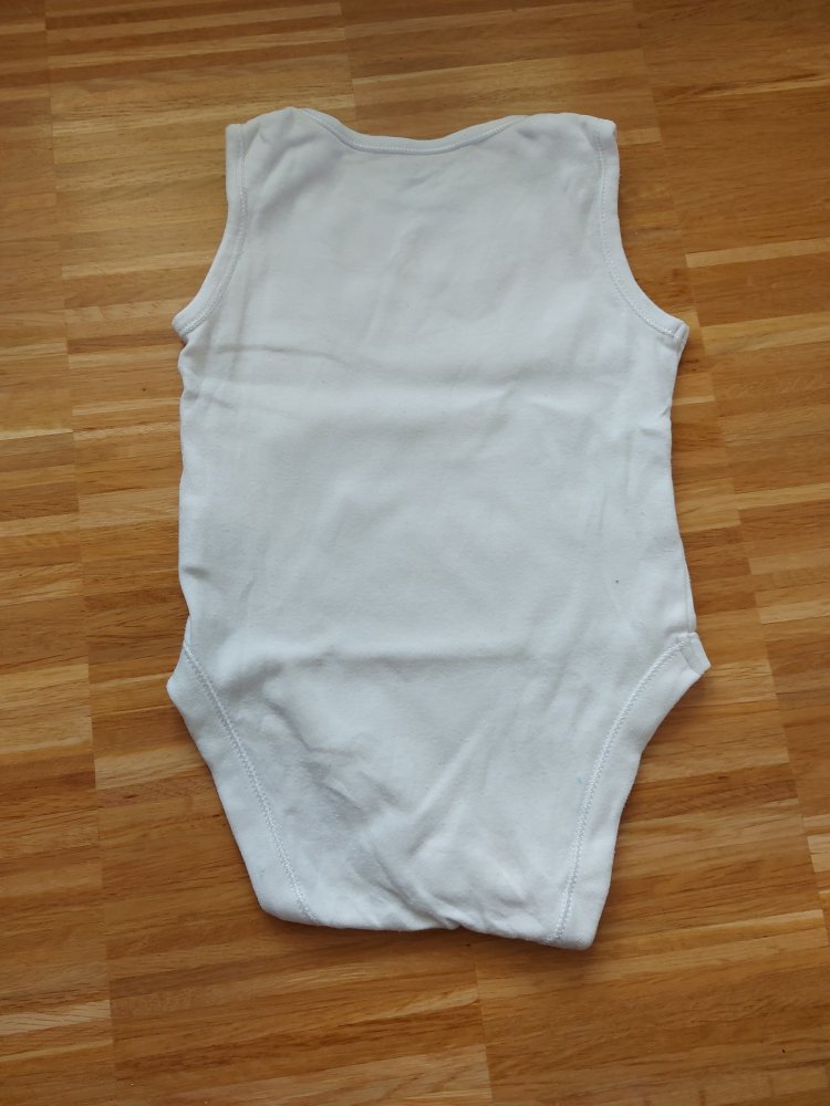 weißer ärmelloser Body bzw. Kurzarmbody Gr. 80
