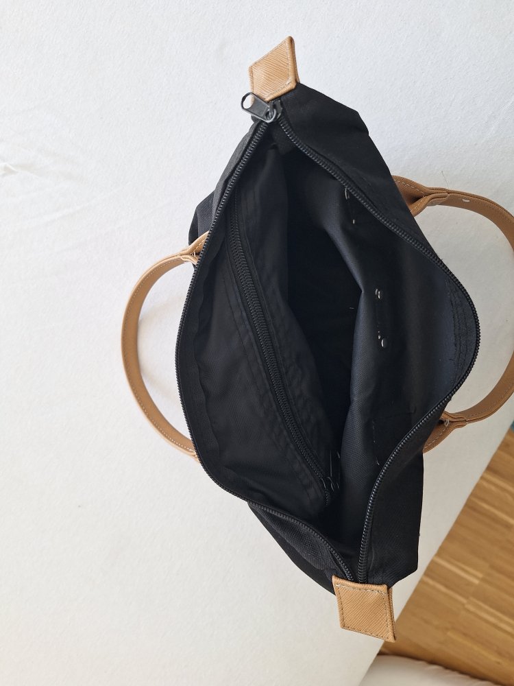 kleine schwarze Handtasche