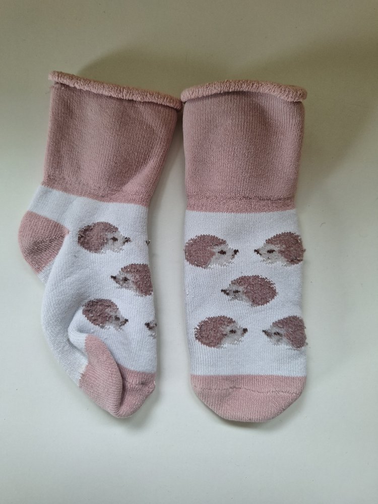 weiß-rosa Igelsöckchen / Stoppersocken