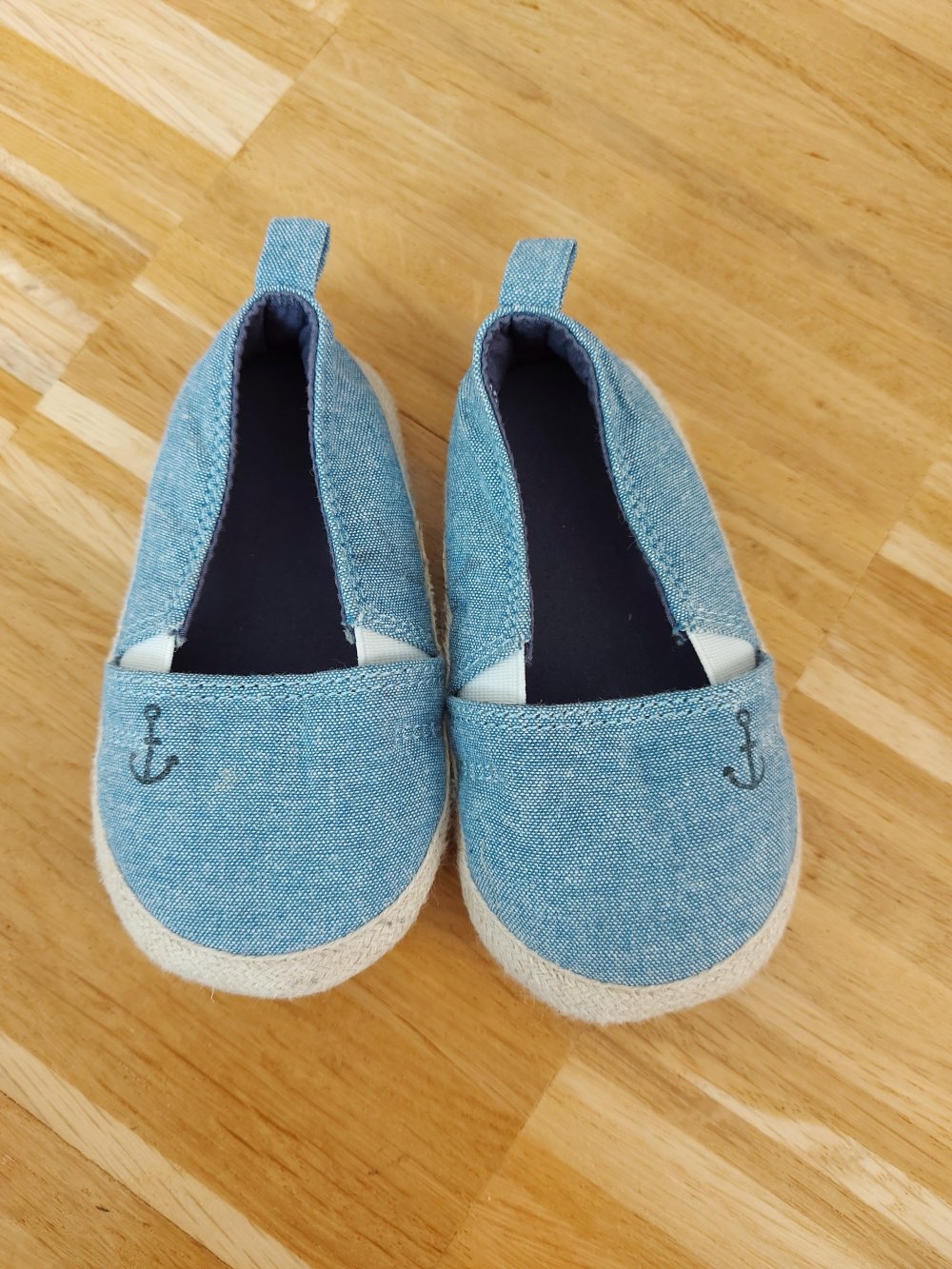 hellblaue Stoffschuhe mit kleinem Ankermotiv von H&M, Gr. 18-19