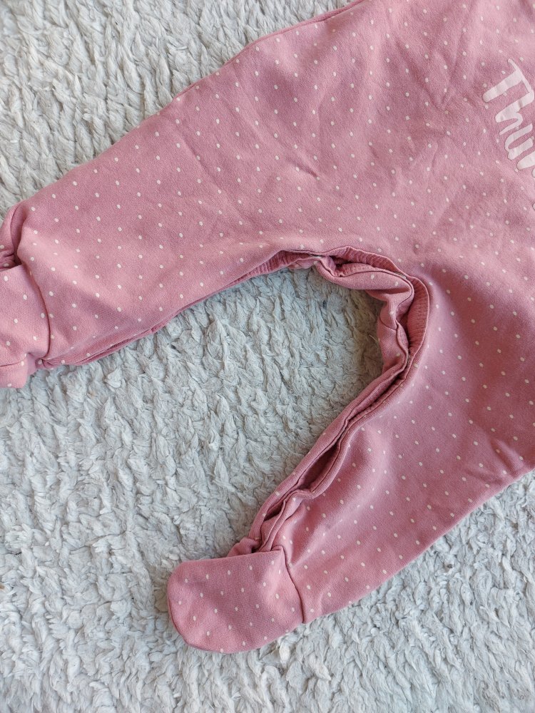 pinker Babystrampler mit Klopfer mit passender Haarschleife Gr. 68 Hase Osteroutfit