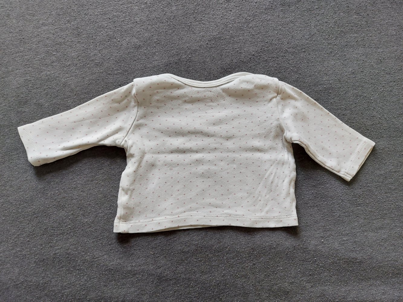 weißer Babypullover mit rosa Punkten, Gr. 56