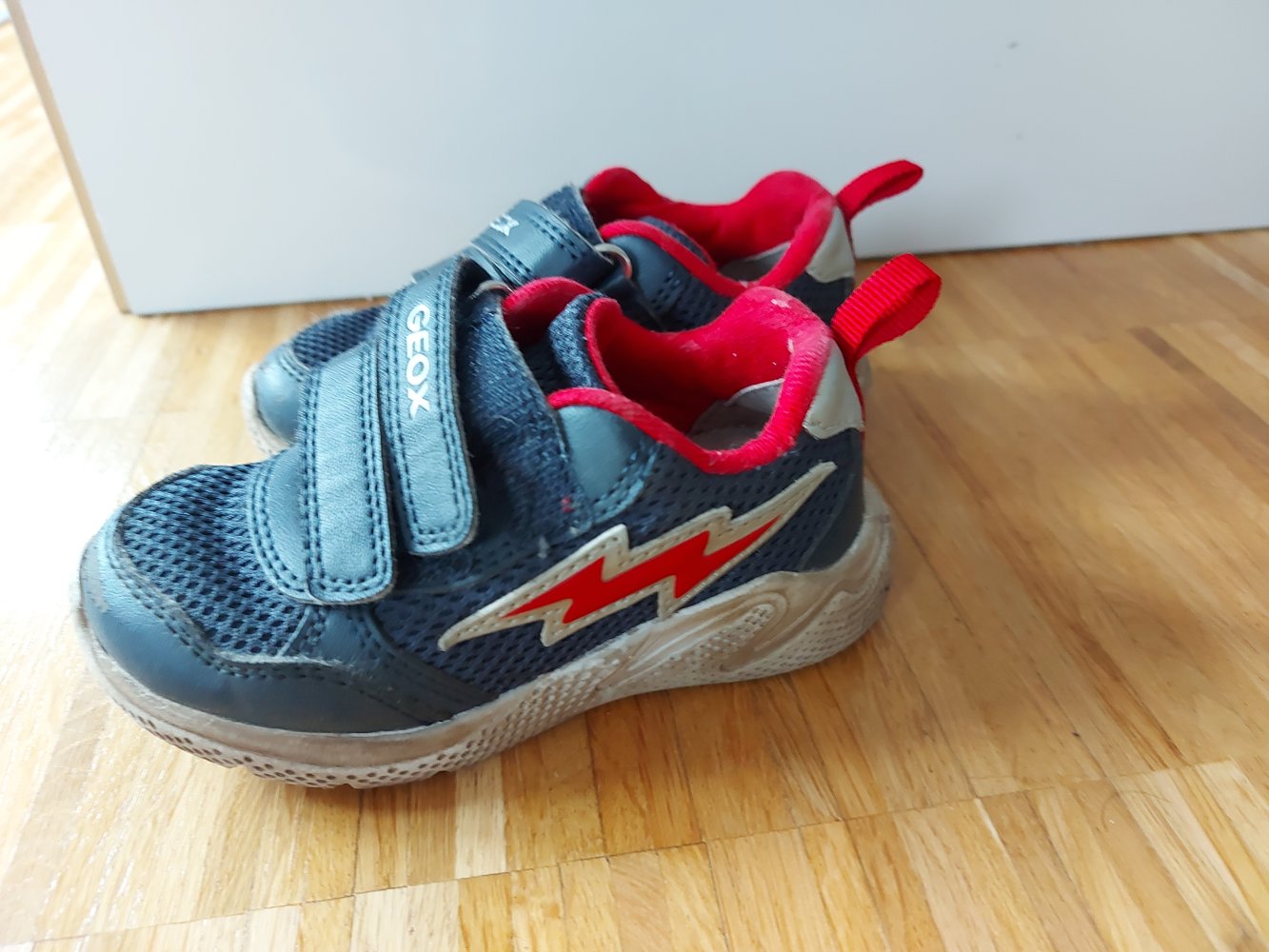 Kleinkind-Turnschuhe mit Klettverschluss von Geox, Gr. 22