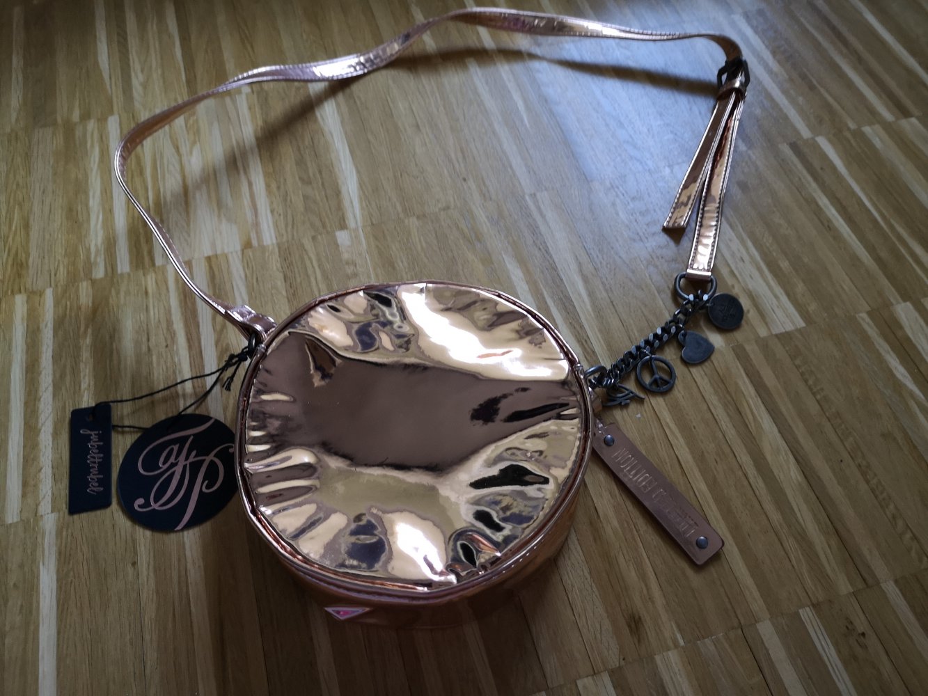 Metallic gold glänzende Moonbag - Umhängetasche