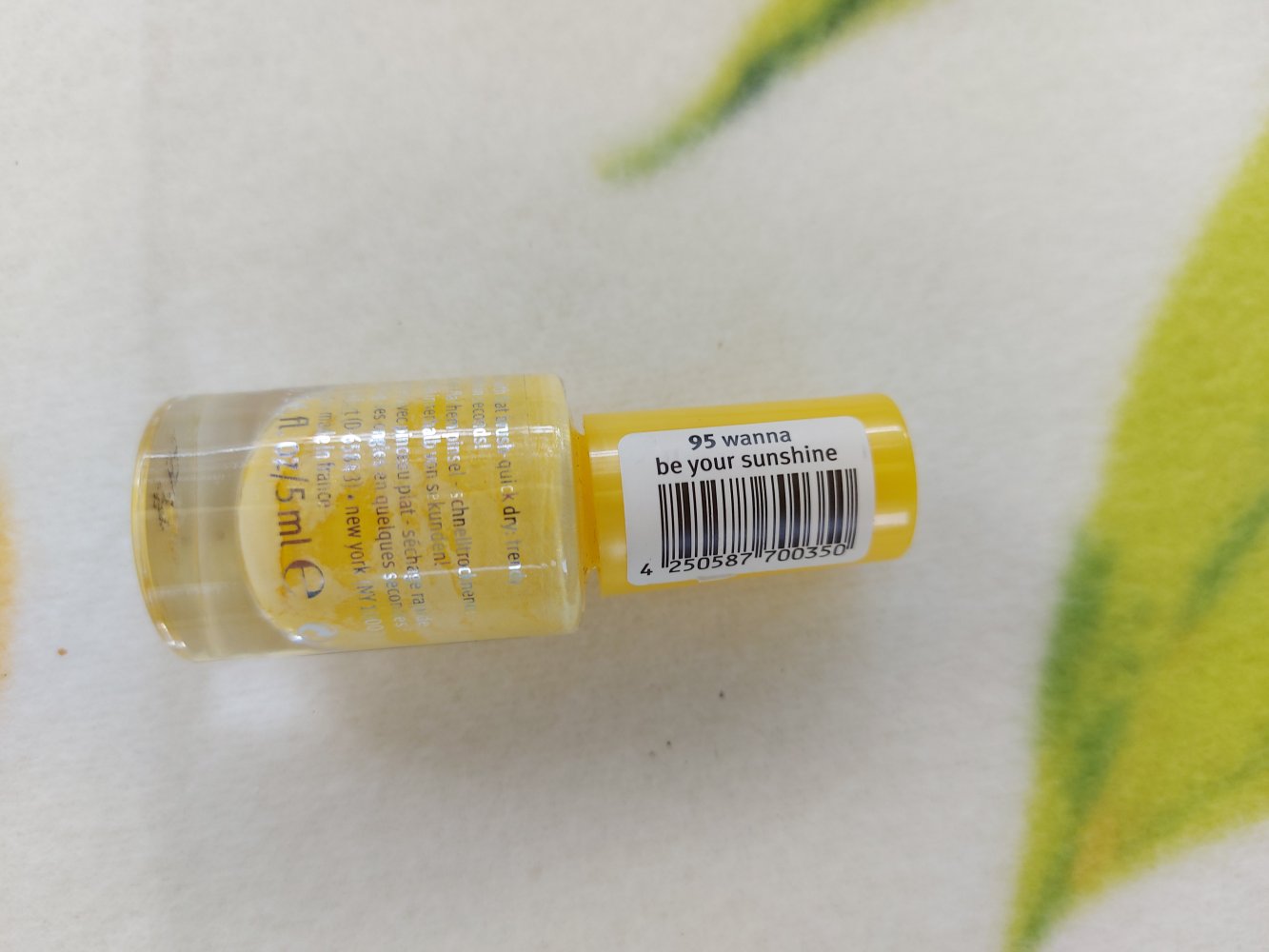 gelber Nagellack: essence colour & go 95 wanna be your sunshine