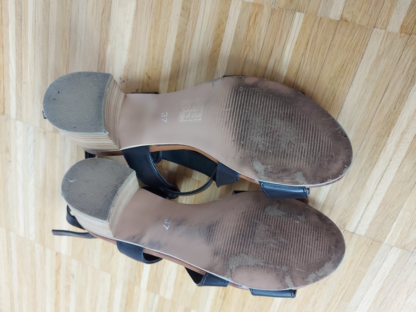 Schwarze Sandalen Gr. 37