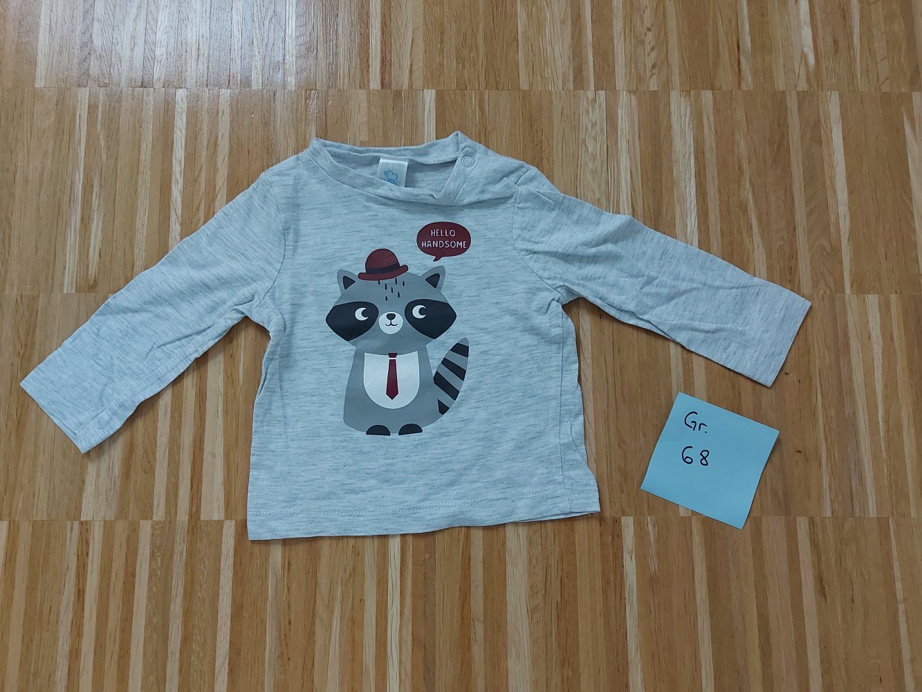 langärmliger grauer Babypullover mit Waschbärmotiv hello handsome Gr. 68