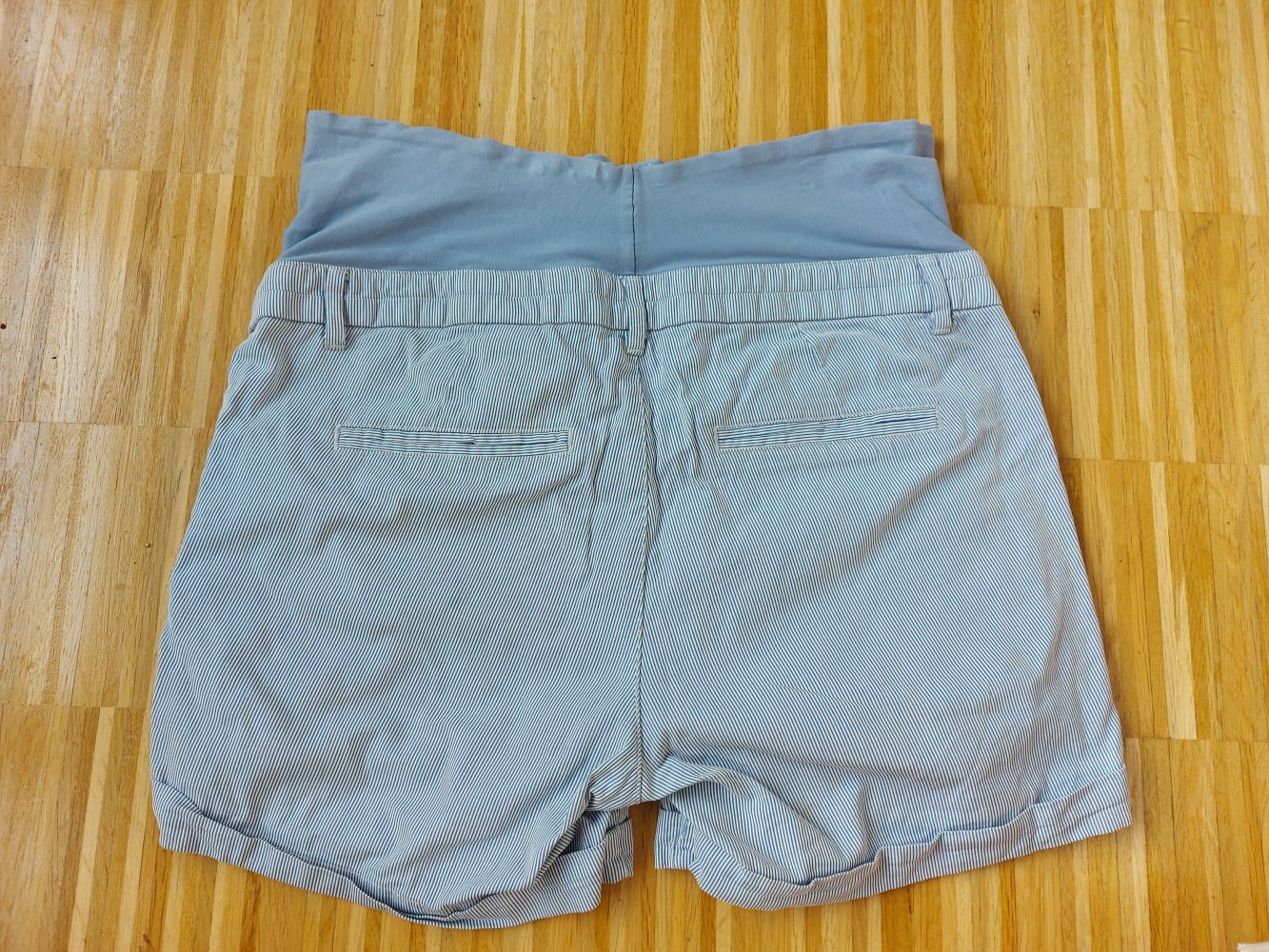 hellblau-weiß gestreifte Umstandsshorts Gr. 40 / Sommerhose H&M Mama