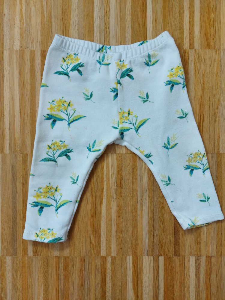 weiße Babyhose mit zitronengelben Blumen, Gr. 74