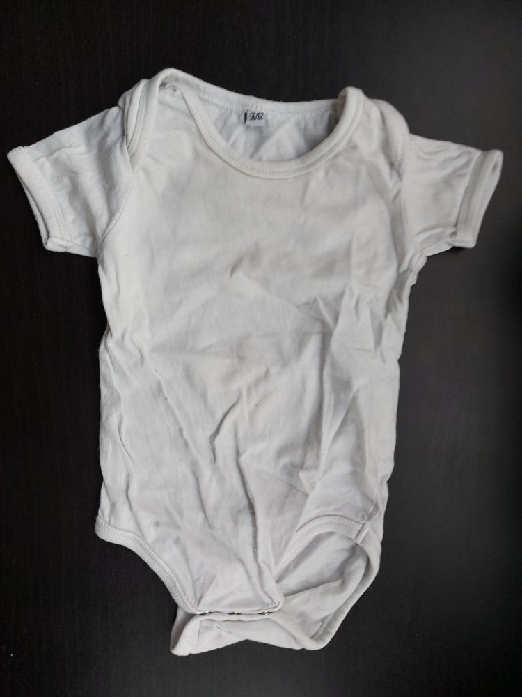 weißer Kurzarmbody Gr. 56/62
