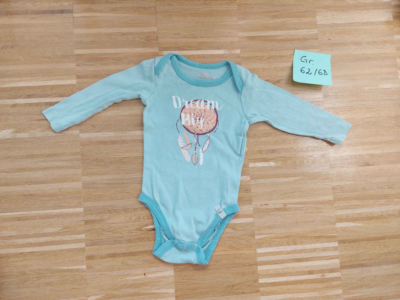Langärmliger türkisblauer Babybody mit Traumfänger 