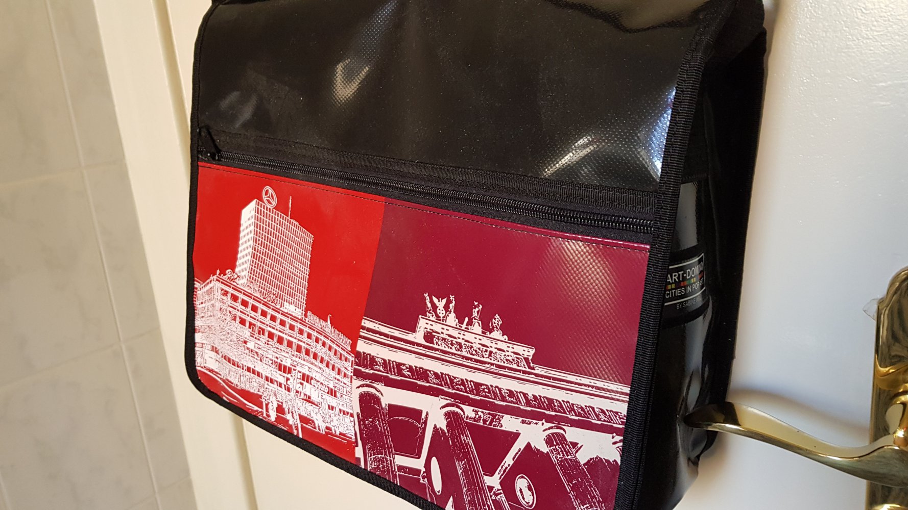  Art Domino CITY-BAG - Unikat - mit Berlin-Motiven: Europacenter und Brandenburger Tor - Umhängetasche, Laptoptasche