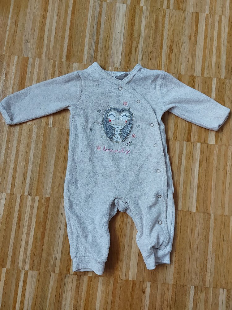 beigebrauner Baby-Schlafanzug mit Eulenmotiv Gr. 62