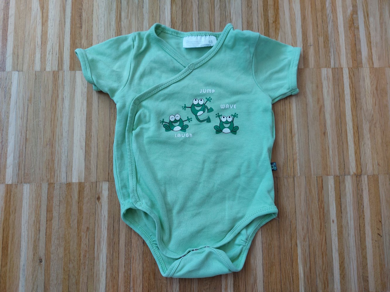 grüner Kurzarm-Wickelbody mit Fröschen Gr. 62/68