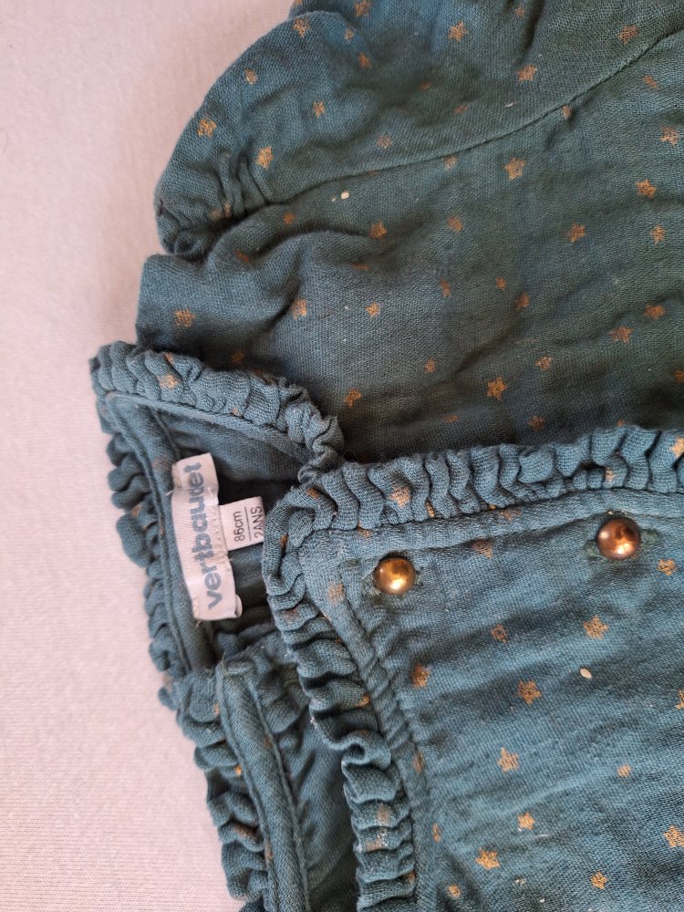 Grünes langärmliges Kleid mit goldenen Sternen und Knöpfen Gr. 86