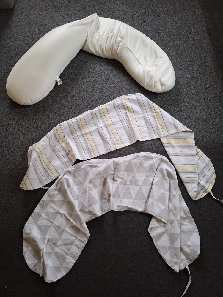 Stillkissen mit 3 verschiedenen Bezügen