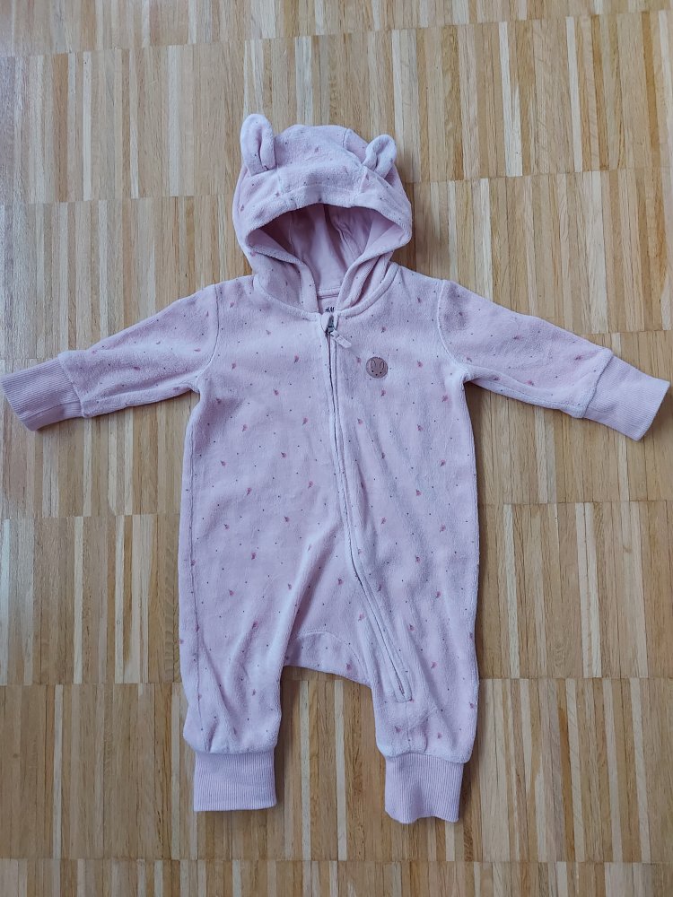 Rosa Baby-Overall mit Reißverschluss und Hasenohren, Gr. 62