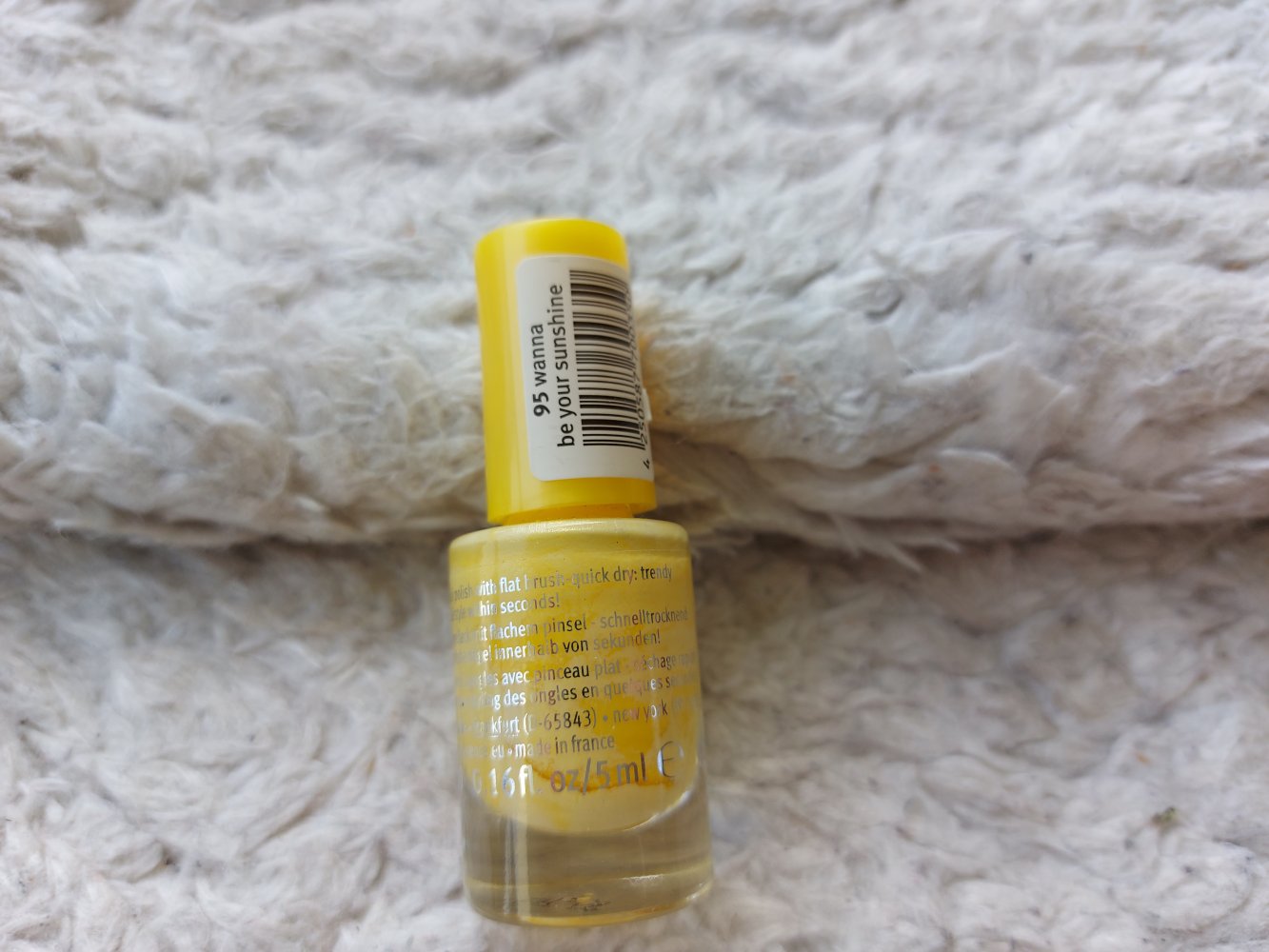 gelber Nagellack: essence colour & go 95 wanna be your sunshine