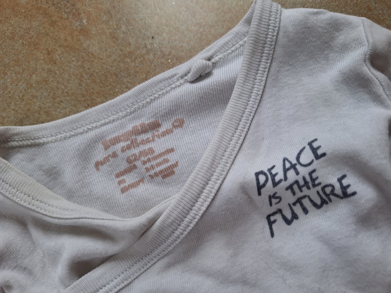 Weißer Langarmbody Wickelbody Gr. 62/68 Peace is the future
