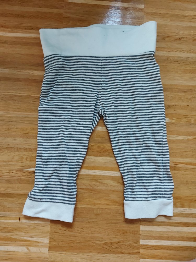 weiß-grau gestreifte Babyhose, Gr. 68 (3-6 Monate)
