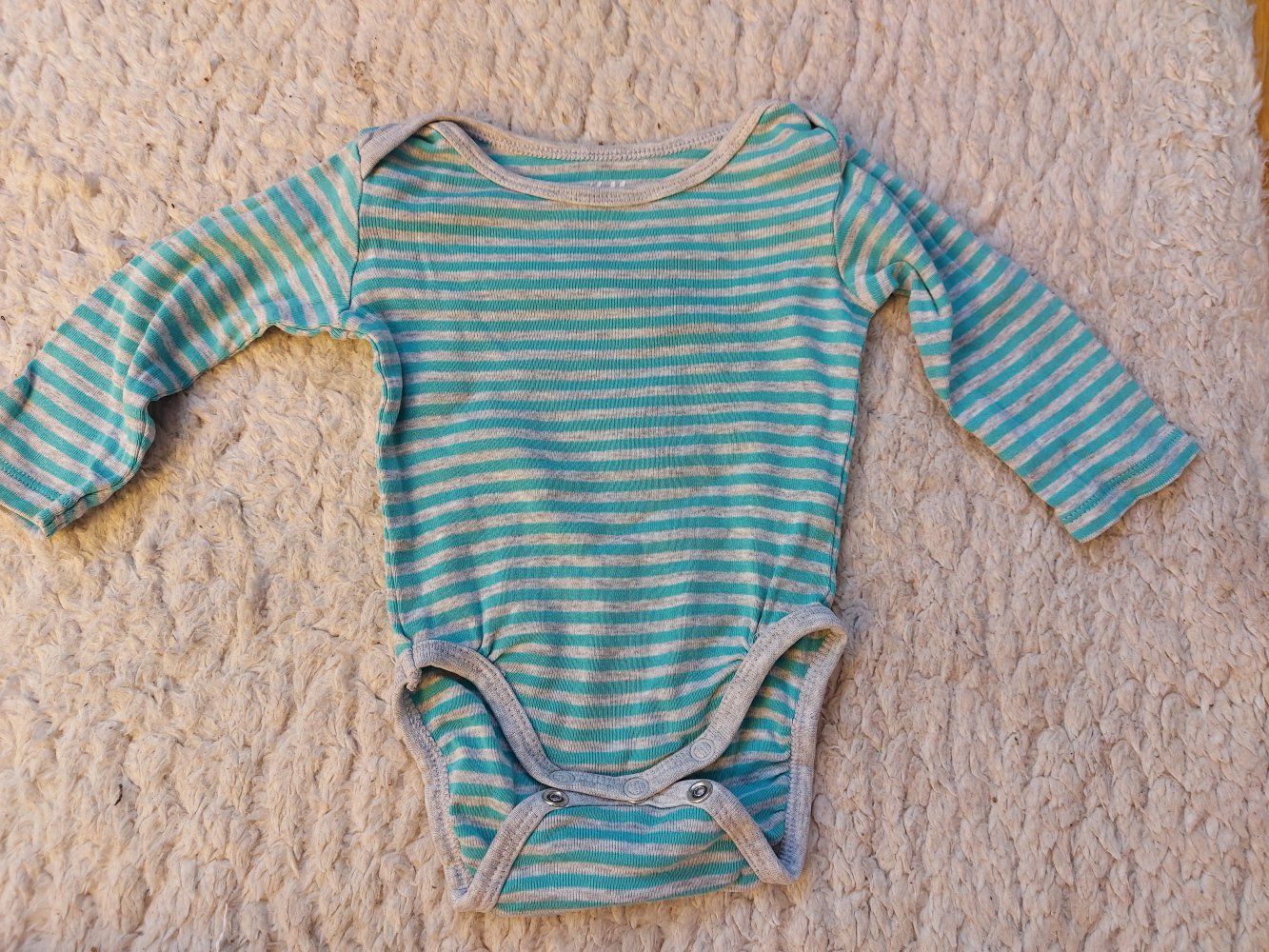 graublau gestreifter Langarmbody von H&M Gr. 56