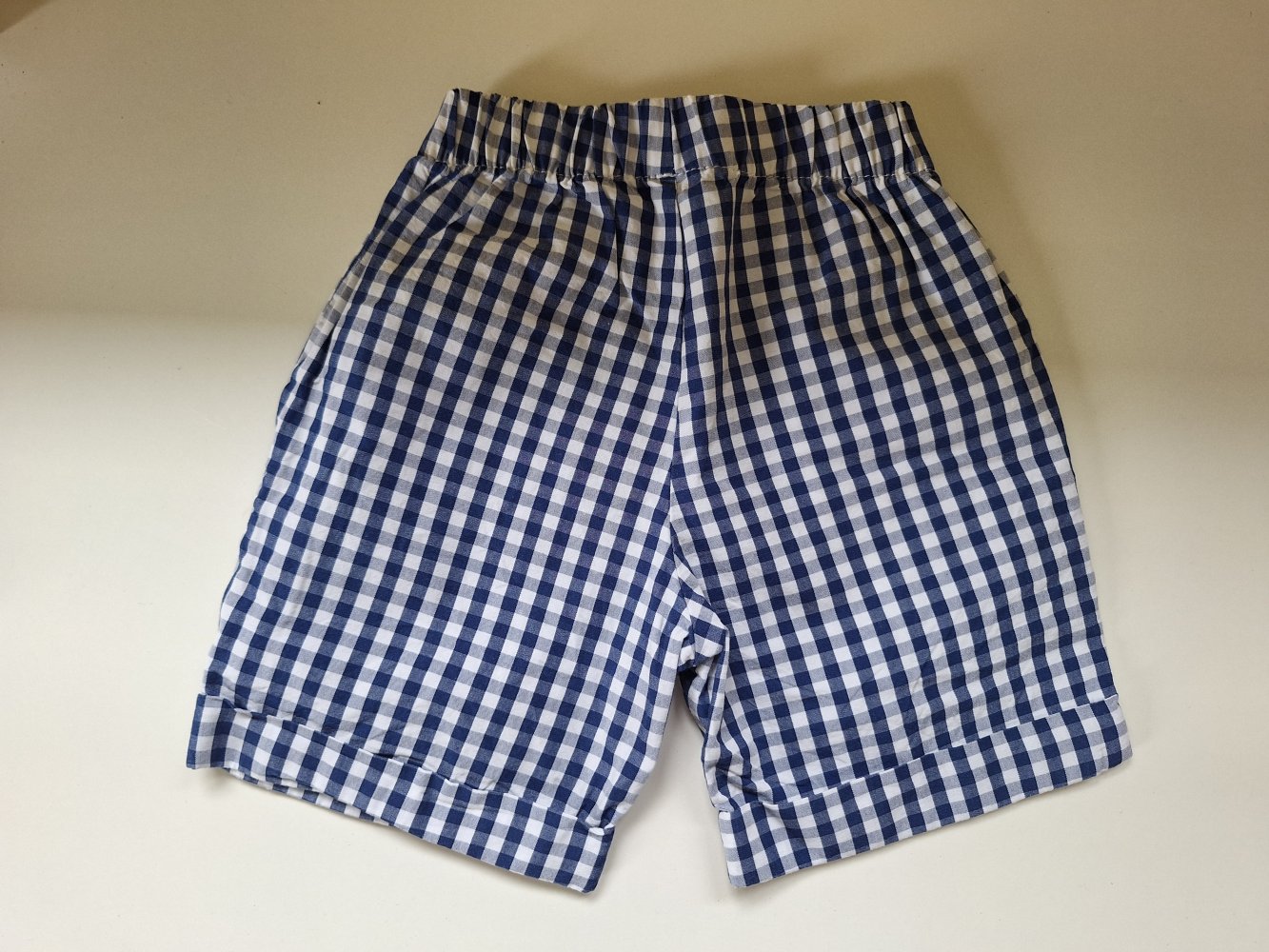 blau weiß karierte kurze Hose Gr. 68