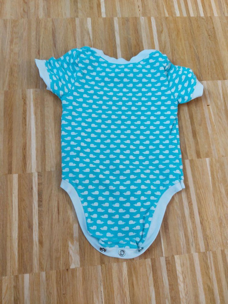 Kurzärmliger türkiser Babybody mit Walmuster