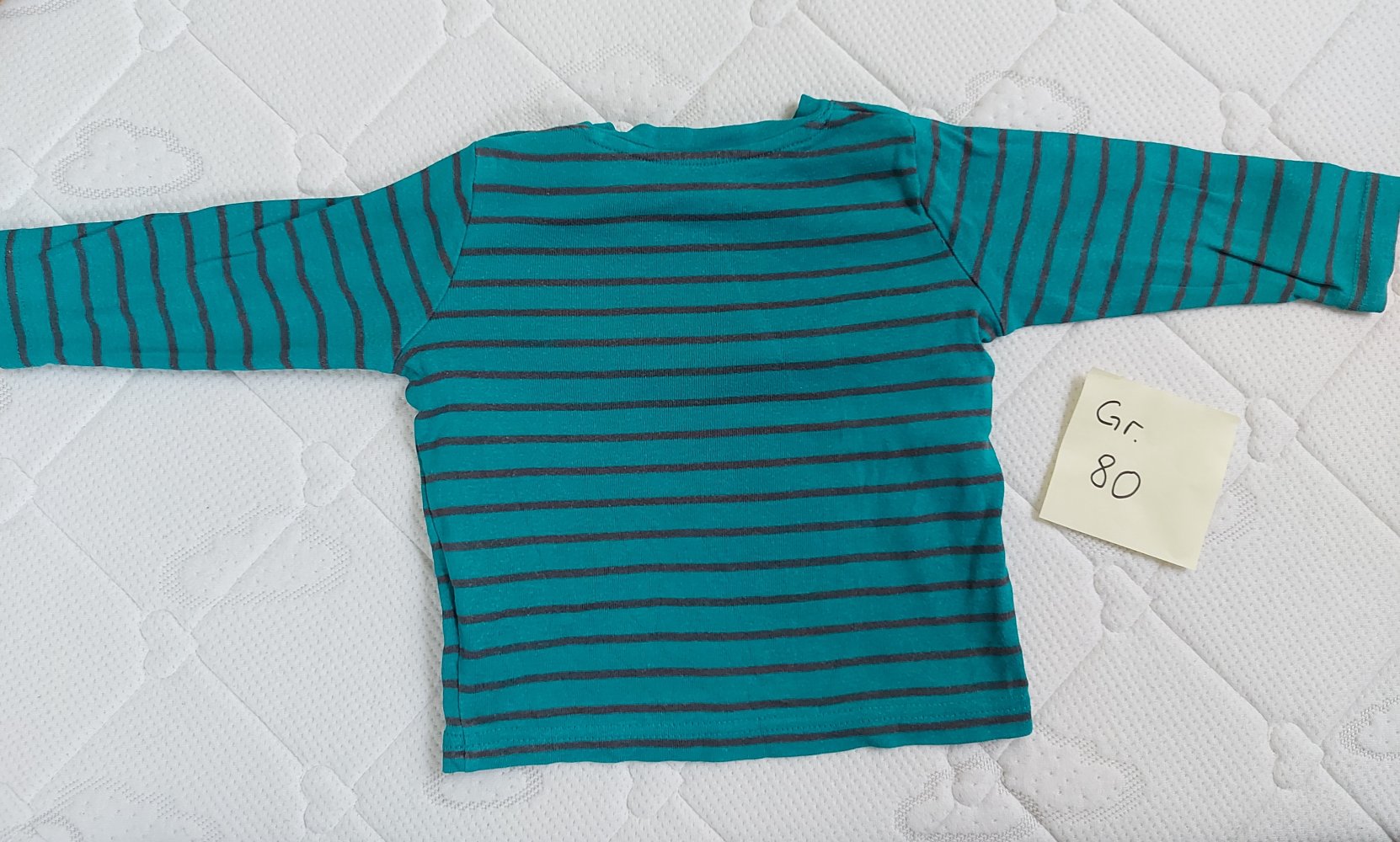 langärmliger türkis-gestreifter Babypullover Gr. 80