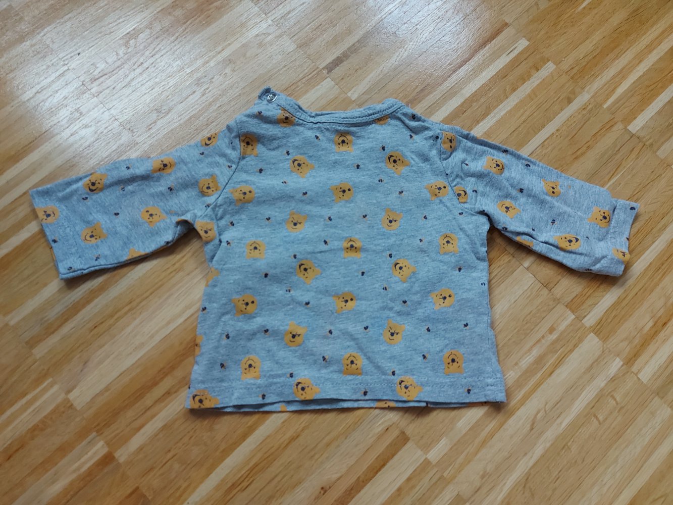 langärmliger grauer Babypullover mit Winnie the Pooh Gr. 50/56 Longsleeve 