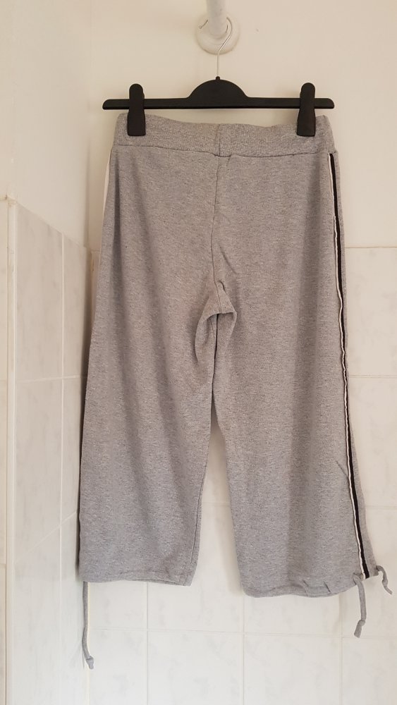 gemütliche graue Caprihose aus Stoff, Gr. S