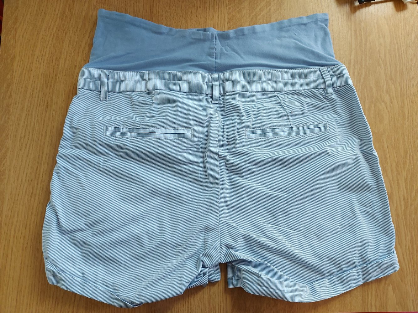 hellblau-weiß gestreifte Umstandsshorts Gr. 40 / Sommerhose H&M Mama
