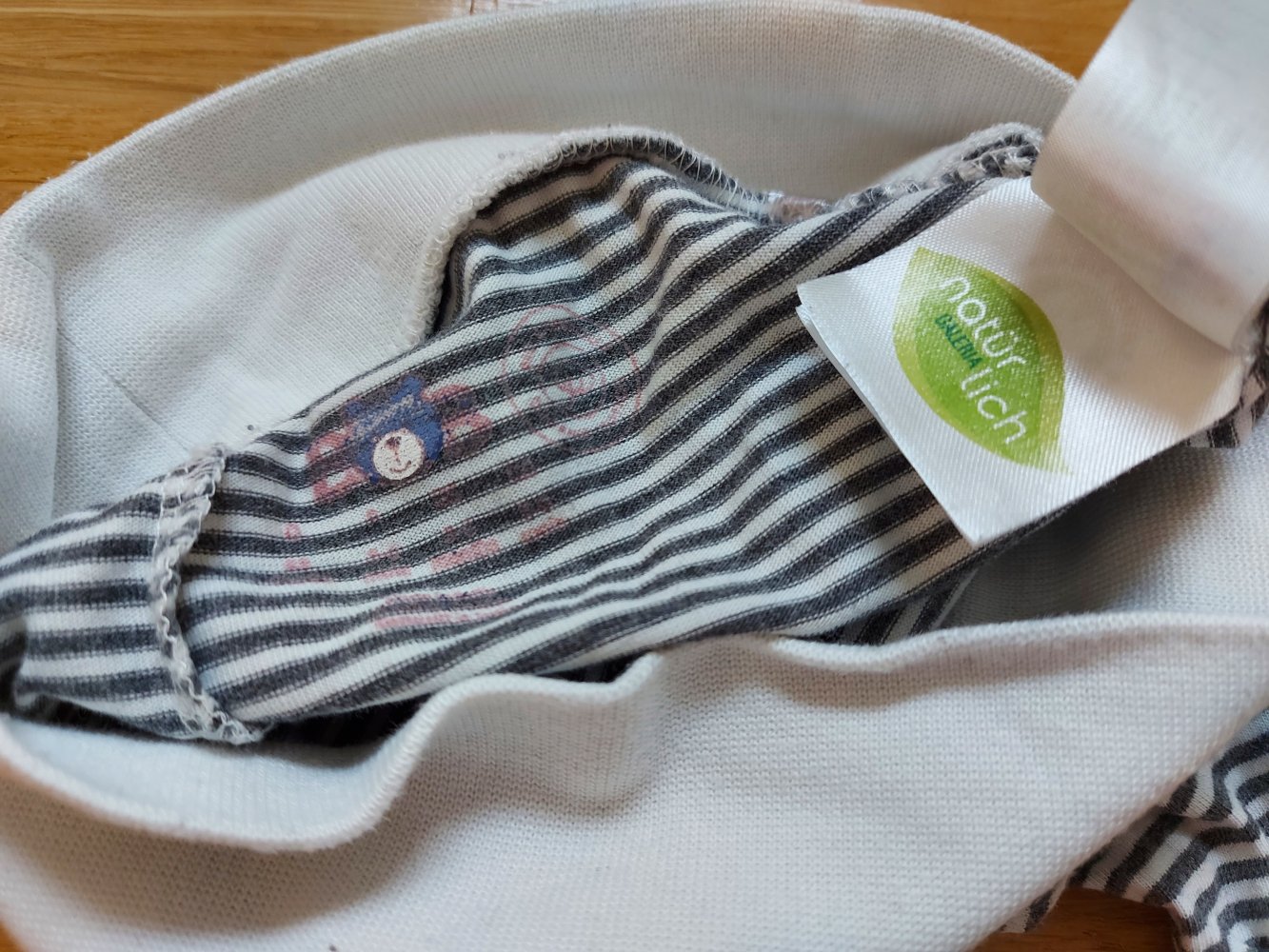 weiß-grau gestreifte Babyhose, Gr. 68 (3-6 Monate)