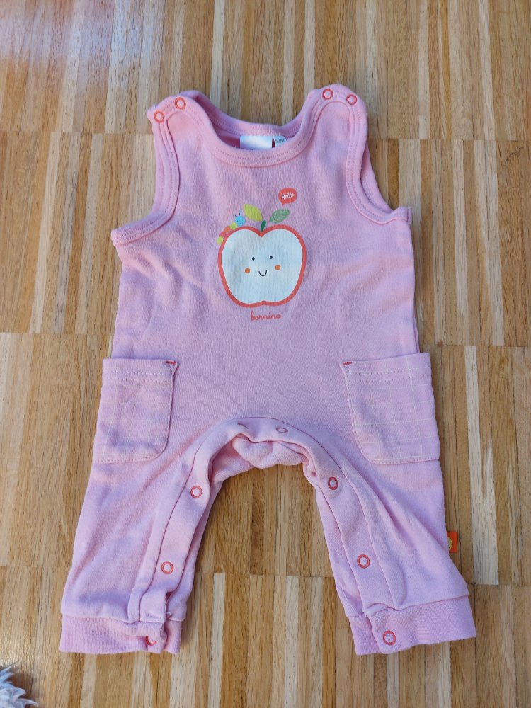 pinker Babystrampler mit Apfelmotiv, Gr. 50/56
