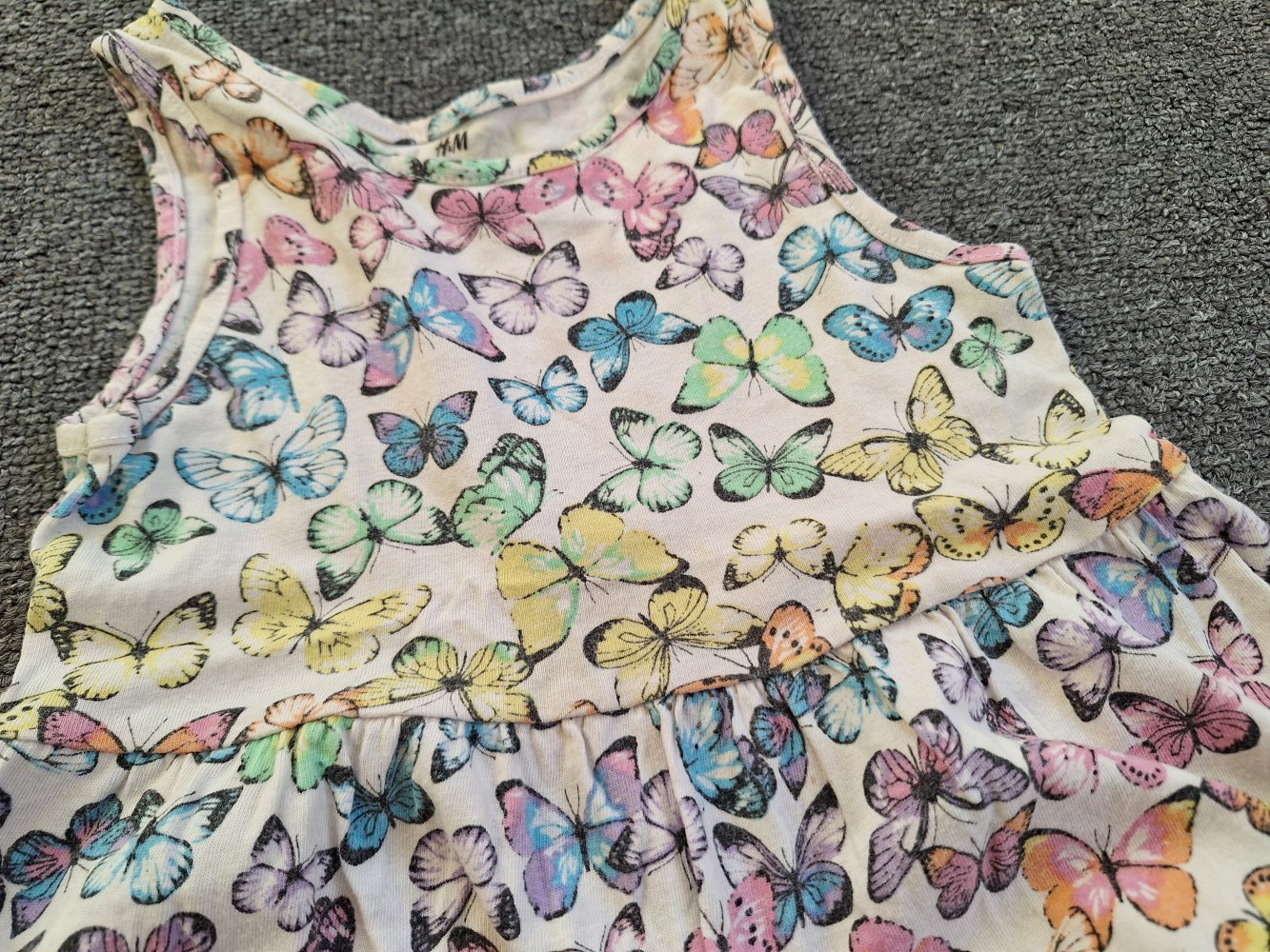 Sommerkleid mit bunten Schmetterlingen, Gr. 92