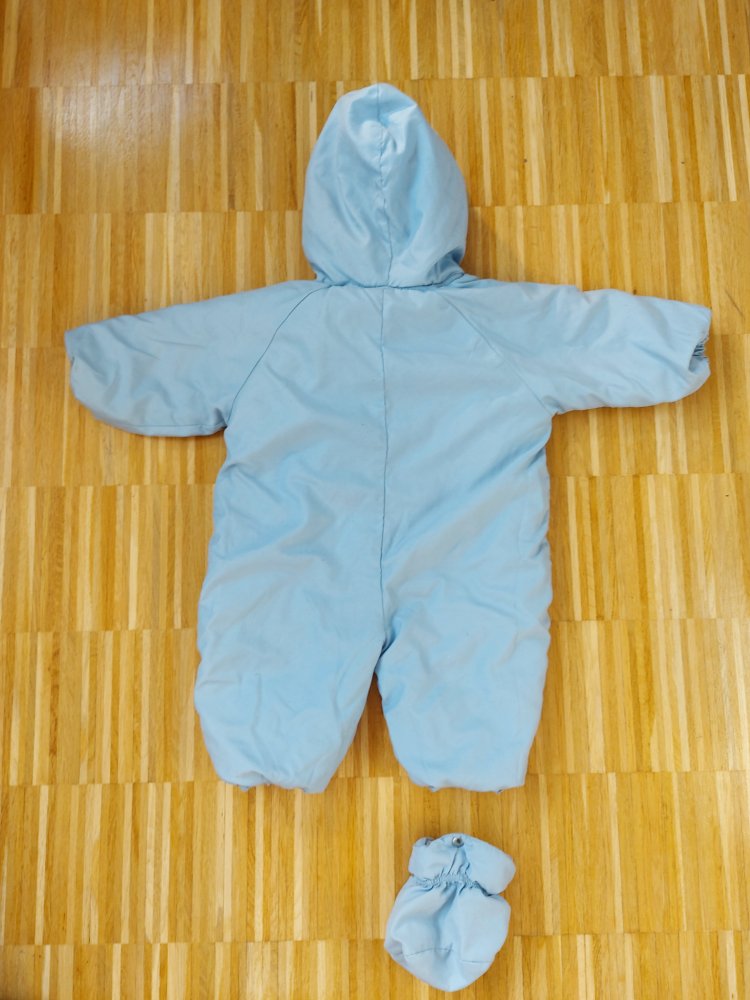 gefütterter hellblauer Schneeanzug, Gr. 74