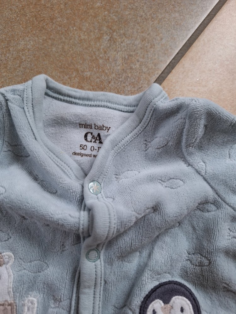 Winterpyjama mit Eisbär und Pinguin Gr. 50 Babyschlafanzug