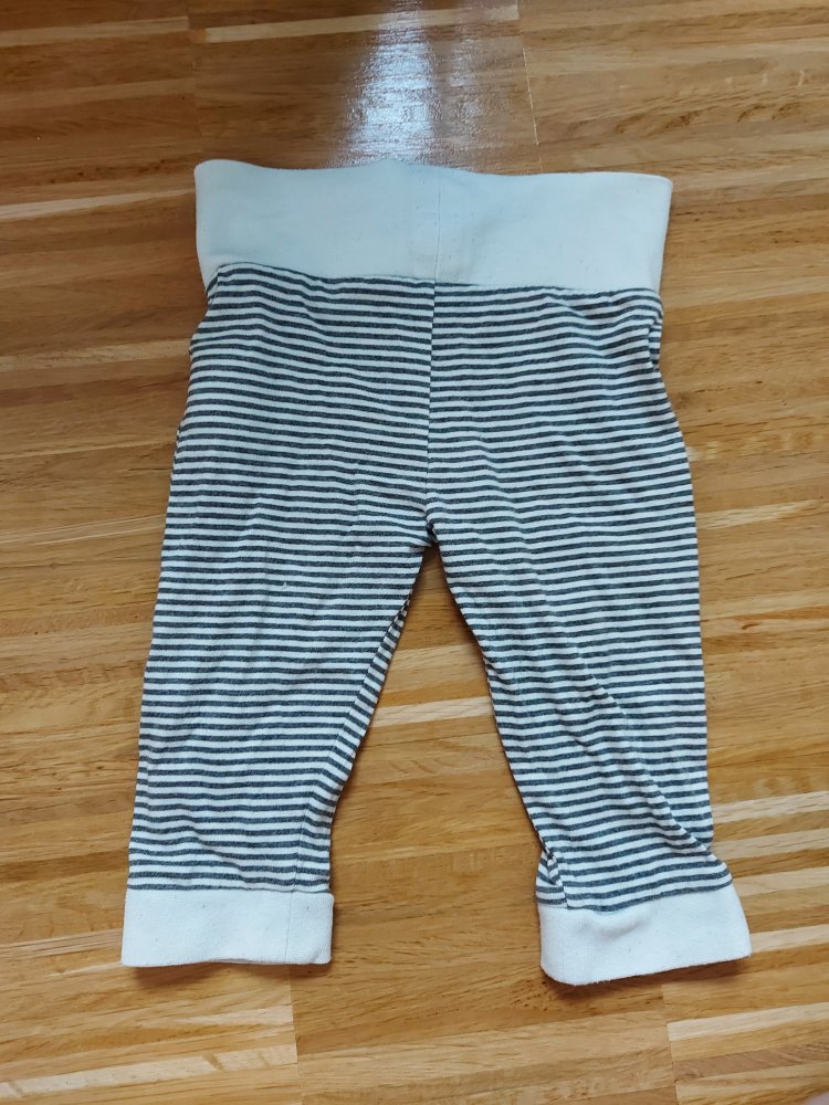 weiß-grau gestreifte Babyhose, Gr. 68 (3-6 Monate)