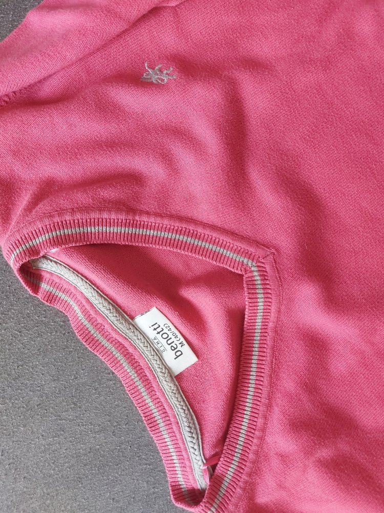 langärmliger pinker Pullover mit V-Ausschnitt Gr. M