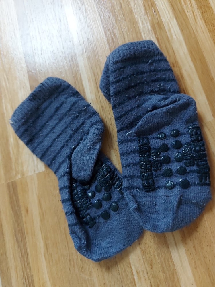 blau-gestreifte Babysocken mit Stoppernoppen von vertbaudet, Gr. 15/18